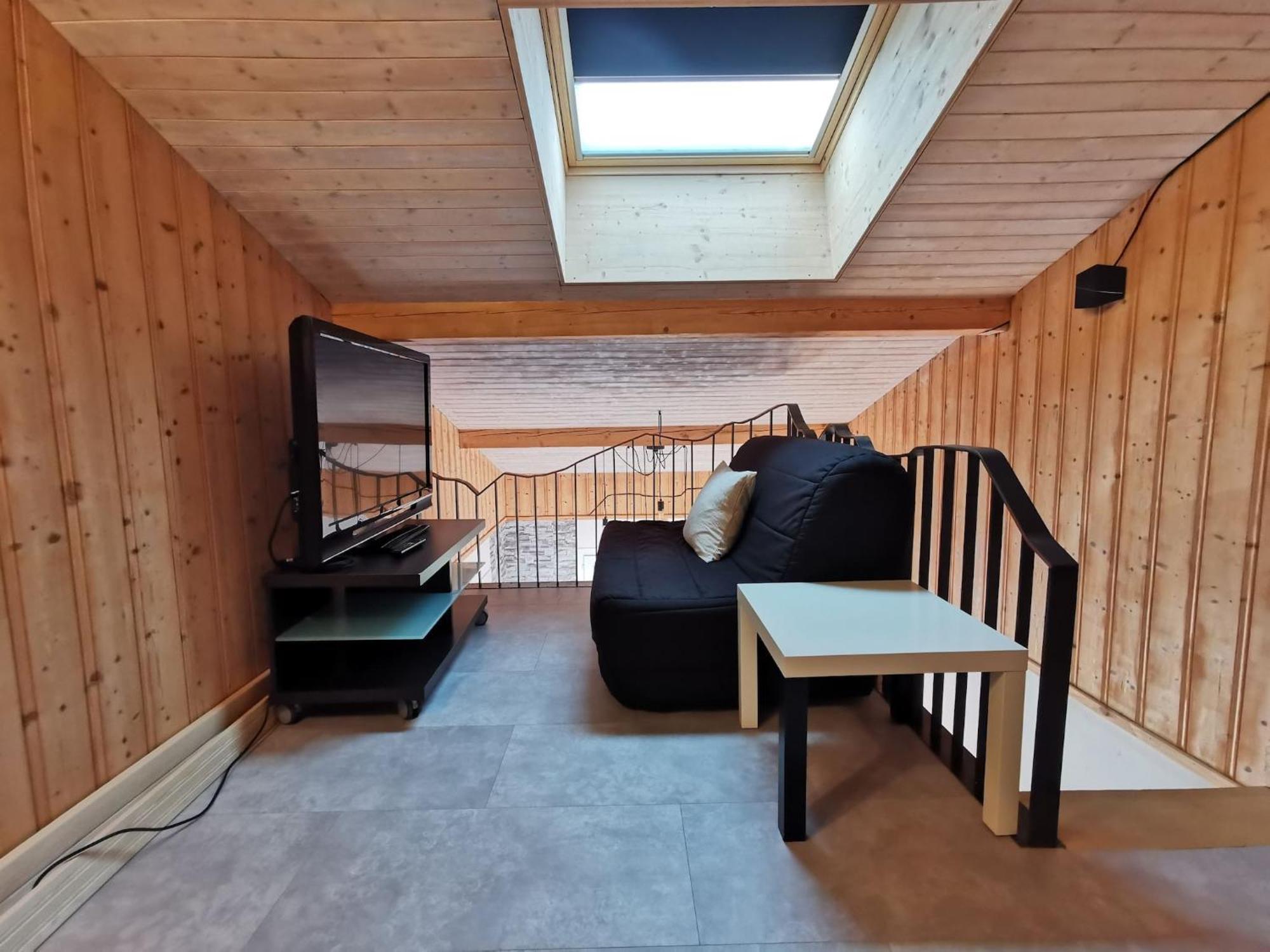 Апартаменты Apt Nala - Sunny Renovated Duplex - 2Bed Apt - Views - Hikes Лез-Уш Экстерьер фото